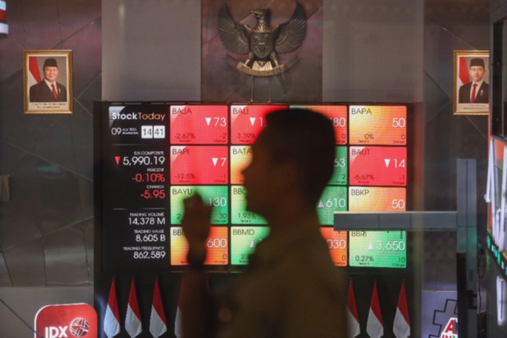 Gejolak Politik Ancam IHSG Besok, Saham Emas dan Bank Jadi Tumpuan?