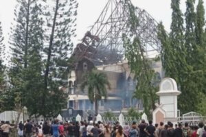 Massa Aksi Bakar Gedung DPRD NTB, Situasi Memanas!