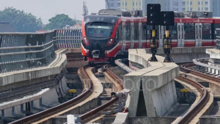 LRT Jabodebek Beroperasi Tepat Waktu, Petugas Siaga Ditingkatkan