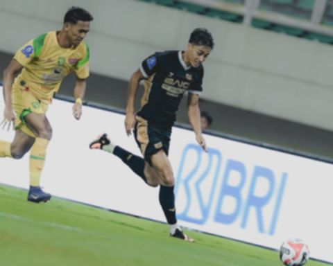 Super League Memanas: Dewa United dan Persebaya Saling Kejar Gol!