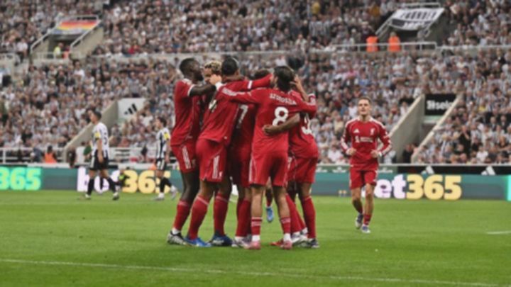 Liverpool Rebut Puncak Klasemen: Kalahkan Burnley Dramatis di Turf Moor