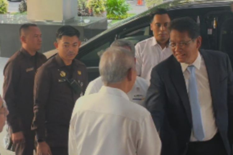 Pejabat Kemenkeu Sambut Purbaya Yudhi Sadewa Usai Dilantik Jadi Menkeu