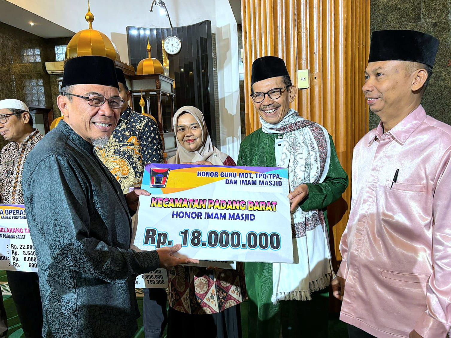 Wawako Padang Gelontorkan Dana Operasional, Sasar Guru dan RT/RW