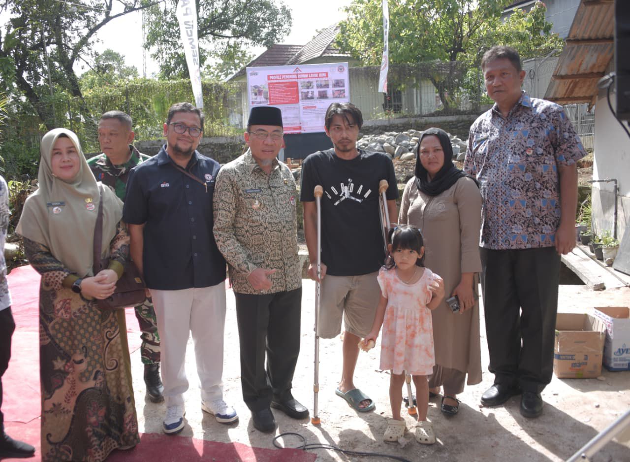 Padang Bangun Rumah Layak Huni, Sentuh Keluarga Terdampak