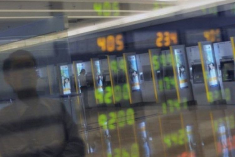 IHSG Berpotensi Terkoreksi Akibat Tarif Trump, Investor Waspada!