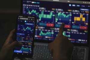 IHSG Anjlok, Saham BBCA dan ANTM Jadi Incaran Asing