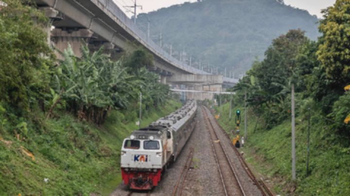 KAI Bandung: Penumpang Mulai Serbu Tiket Kereta Libur Nataru