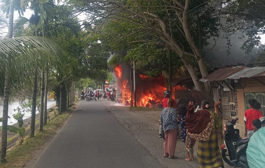 Api Ludeskan Bangunan di Padang, Dua Orang Meninggal