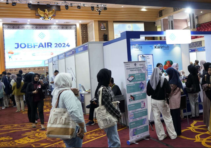 Sumbar Catat Kenaikan Usia Kerja, Pengangguran Turun Tipis