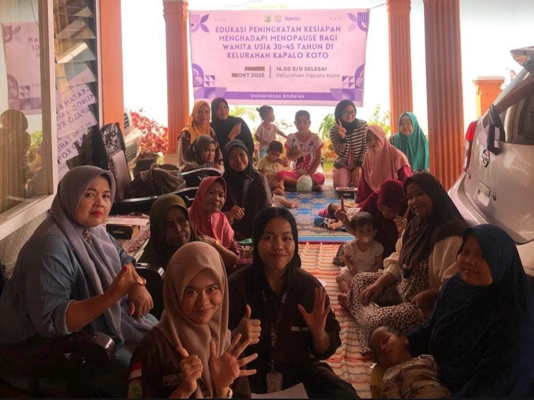 Mahasiswa Unand Edukasi Perempuan Hadapi Menopause Sehat