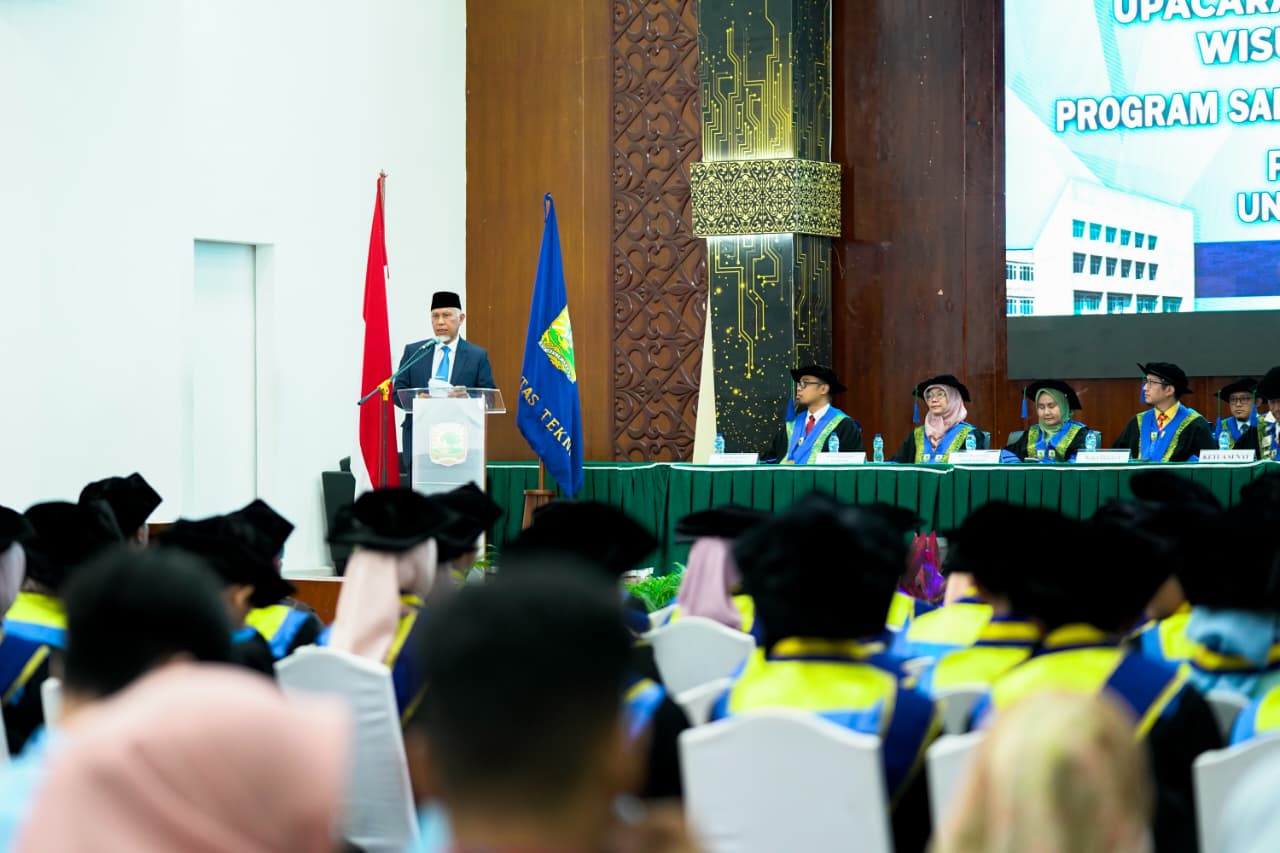 Wisudawan UNAND Didorong Membangun Indonesia Emas