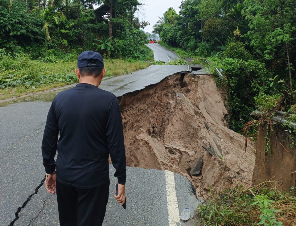 Jalan Amblas Putuskan Akses, Pemerintah Daerah Bergerak Cepat