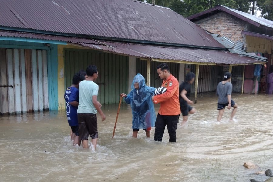 Sungai Meluap, Banjir Rendam Padang Pariaman, Ribuan Mengungsi