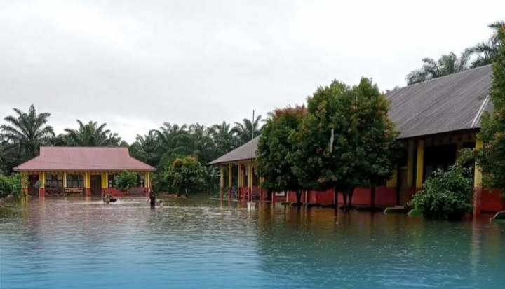 Banjir Rendam Sekolah, Aktivitas Belajar di Pasbar Terhenti