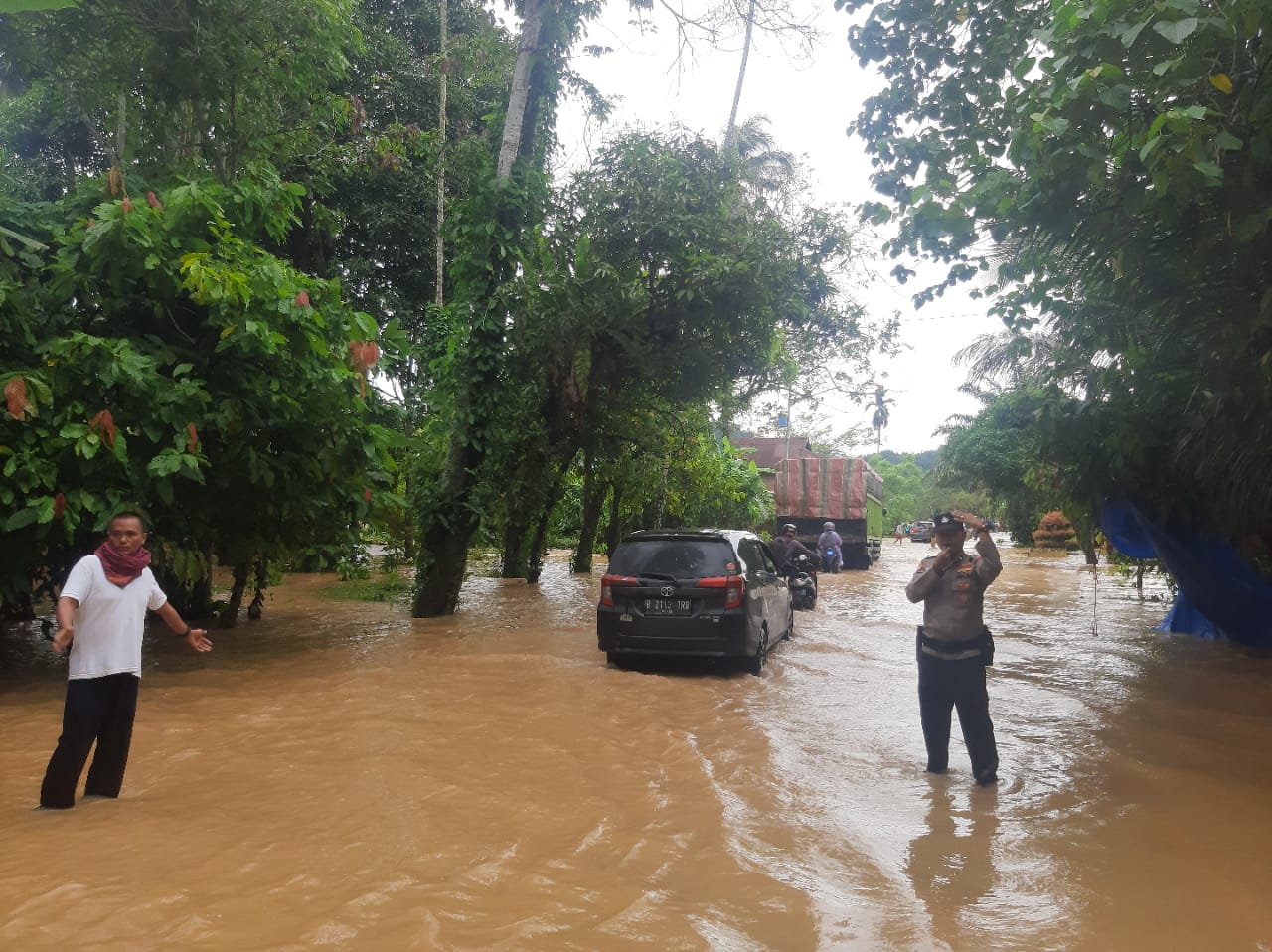 Banjir Genangi Tarusan, Sempat Hambat Akses Padang-Painan