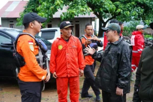 Danau Singkarak Evakuasi Warga Terdampak Banjir Bandang Tanah Datar