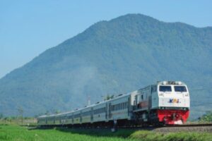 Tiket Kereta Akhir Tahun Ludes, H-1 Natal Jadi Incaran