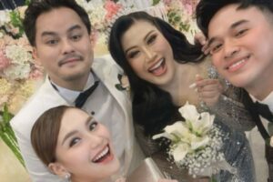 Ayu Ting Ting Bersinar di Pernikahan Boiyen, Artis Ramai Hadir