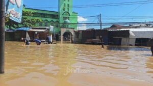 Dayeuhkolot Lumpuh: Banjir Rendam, Warga Tagih Janji Bupati