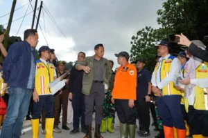 Kunjungi Silaiang, Menko AHY Pastikan Akses Jalan Segera Diperbaiki