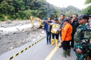 AHY Tinjau, Pemerintah Percepat Perbaikan Jalan Lembah Anai