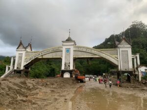 Kreator Konten Terobos Isolasi, Salurkan Bantuan Korban Banjir Sumbar