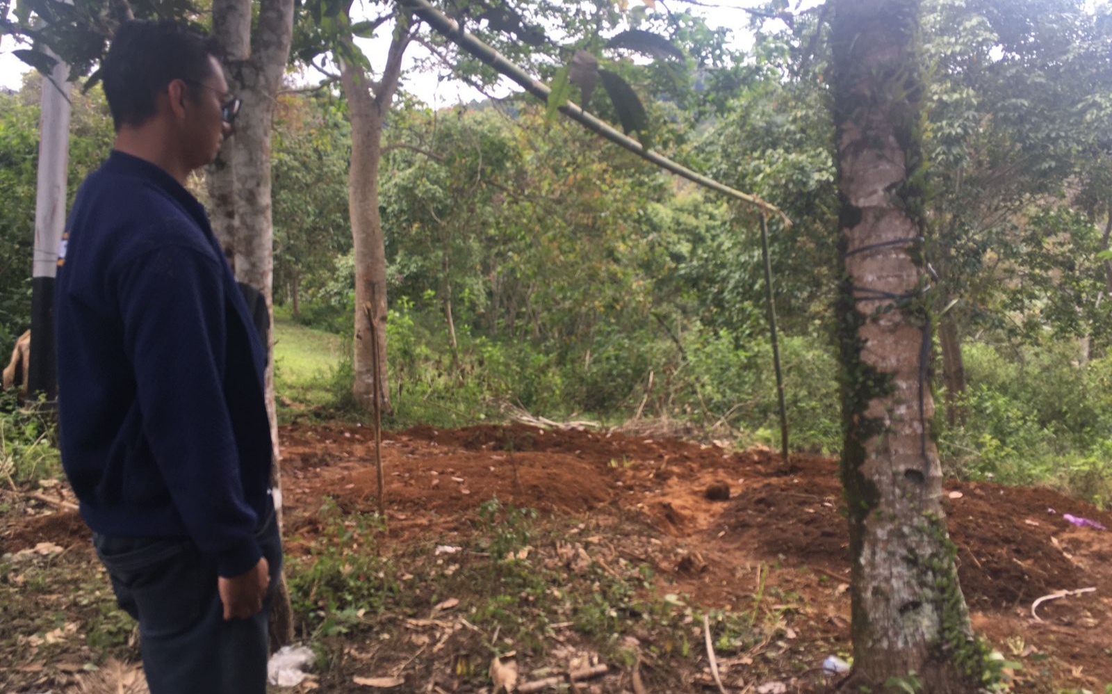 Warga Agam Gali Kuburan Massal Korban Banjir Bandang