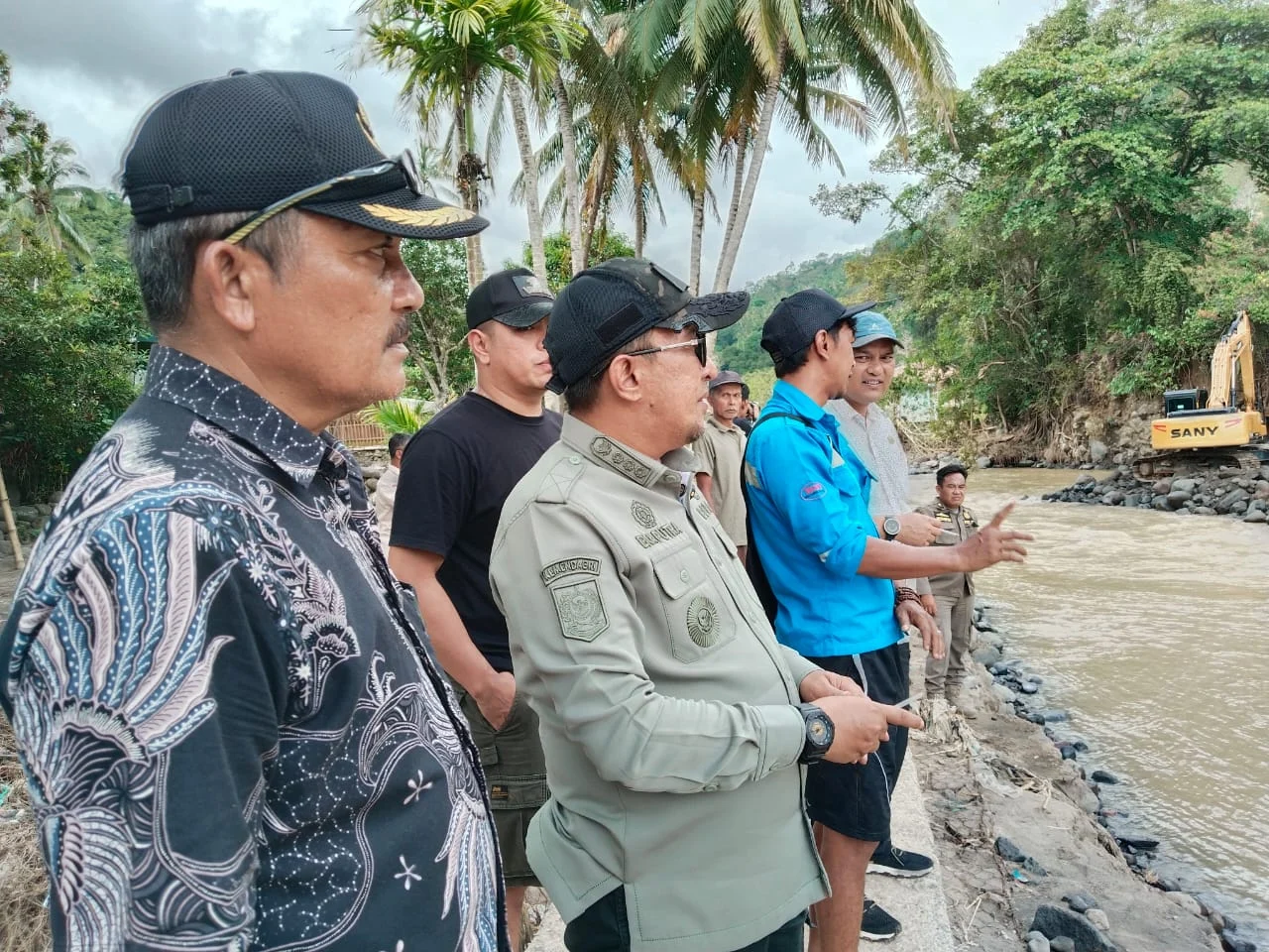 Tanah Datar Percepat Pemulihan Akses Jalan dan Sungai Sumpur