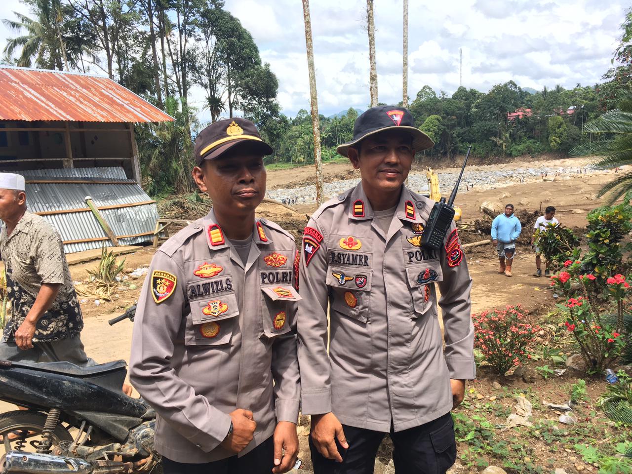 Kapolsek Palembayan Evakuasi Korban, Terjebak Galodo, Lalu Melapor