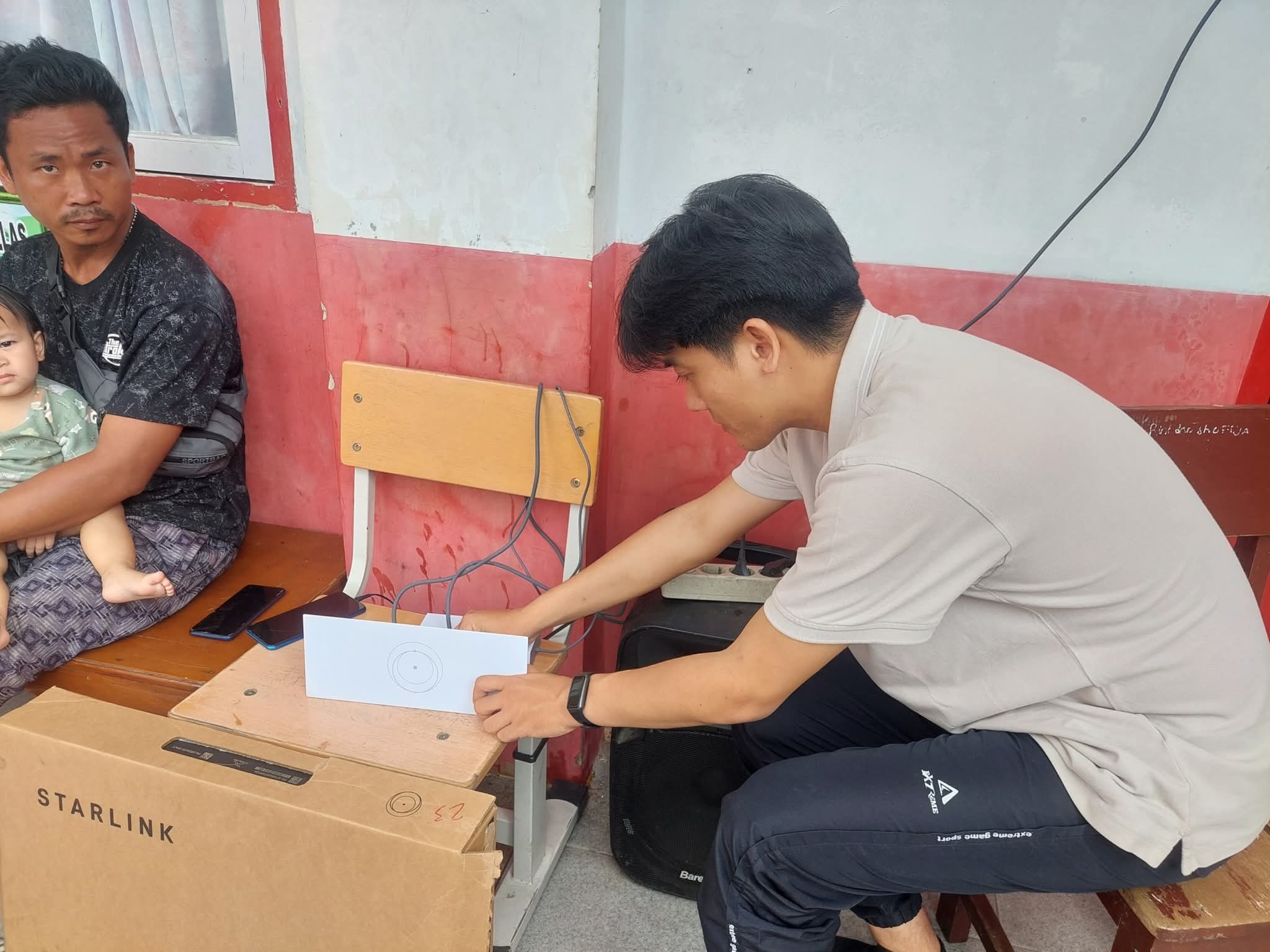Padang Aktifkan Starlink, Komunikasi Posko Bencana Lebih Lancar
