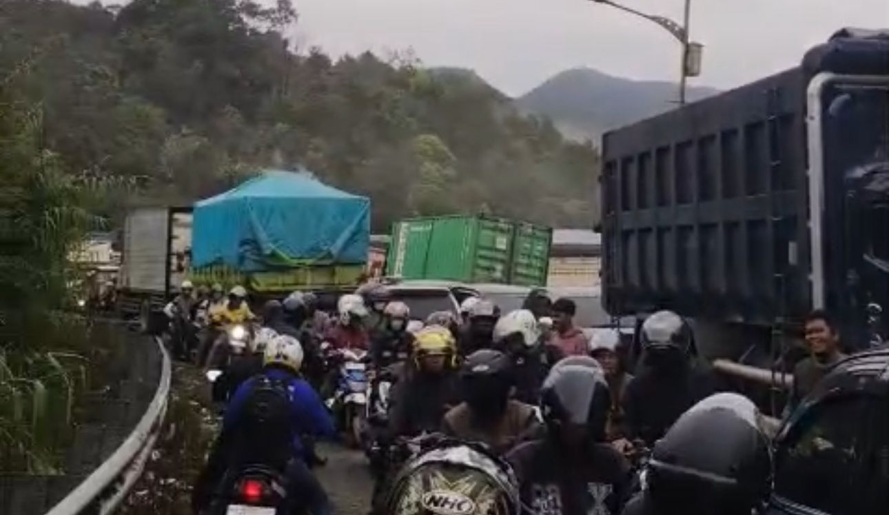 Warga Mendesak Gubernur Atasi Kemacetan Sitinjau Lauik