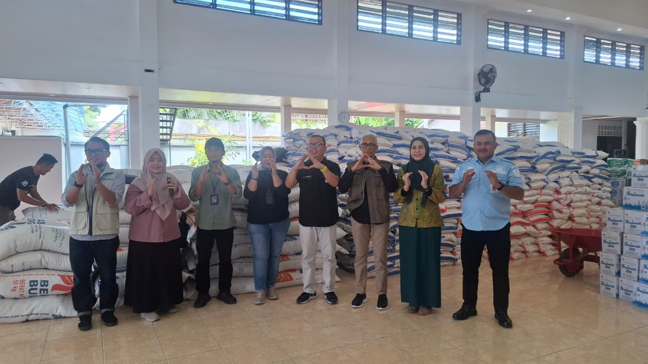 Bulog Gerak Cepat Salurkan Beras untuk Korban Bencana Sumbar