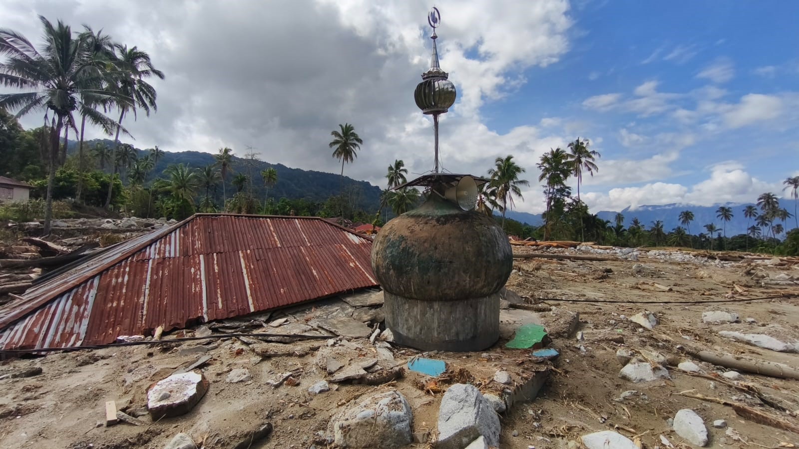 Hujan Deras Picu Sungai Meluap, Warga Sumbar Waspada