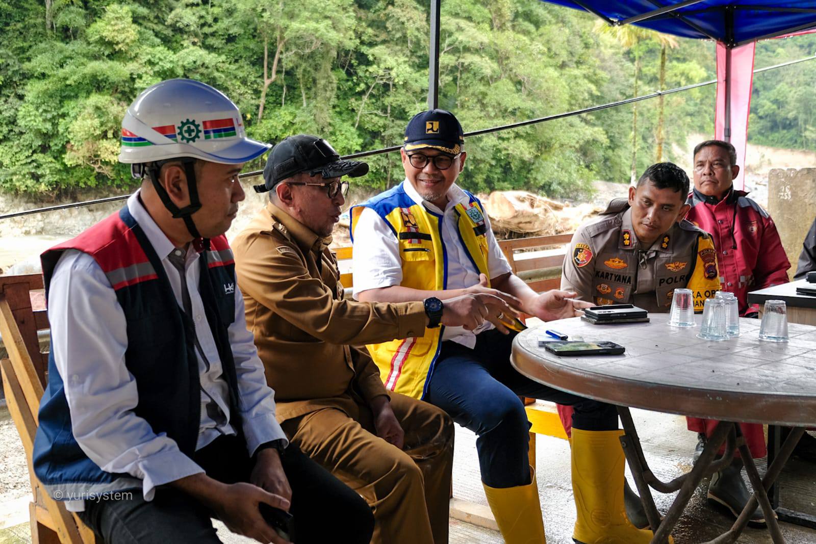 Lembah Anai Buka Jalur, Kendaraan Roda Empat Melintas