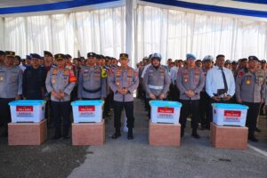 Kapolri Ulurkan Bantuan, Ringankan Beban Personel Terdampak Bencana