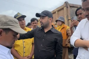 Zigo Rolanda Pantau Pemulihan Jembatan dan Sungai di Muaro Pingai