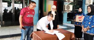 Dispora Serahkan Hibah Operasional, KONI Padang Tingkatkan Prestasi