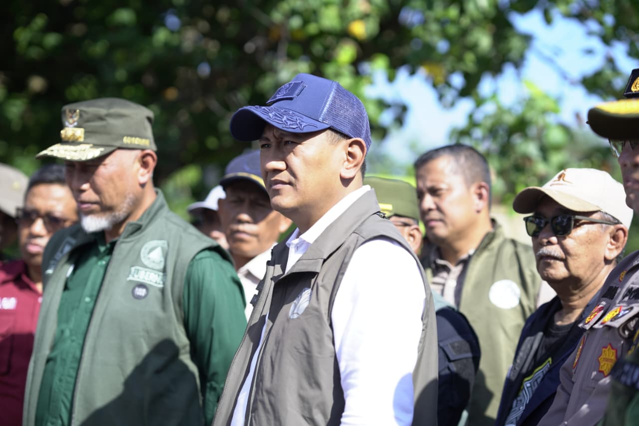 Sumbar dan Kemenhut Bersihkan Pantai, Pulihkan Ekonomi Nelayan