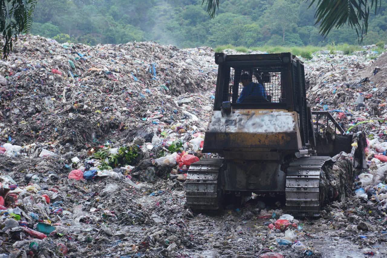 Padang Panjang Atasi Bau Sampah di Sungai Andok
