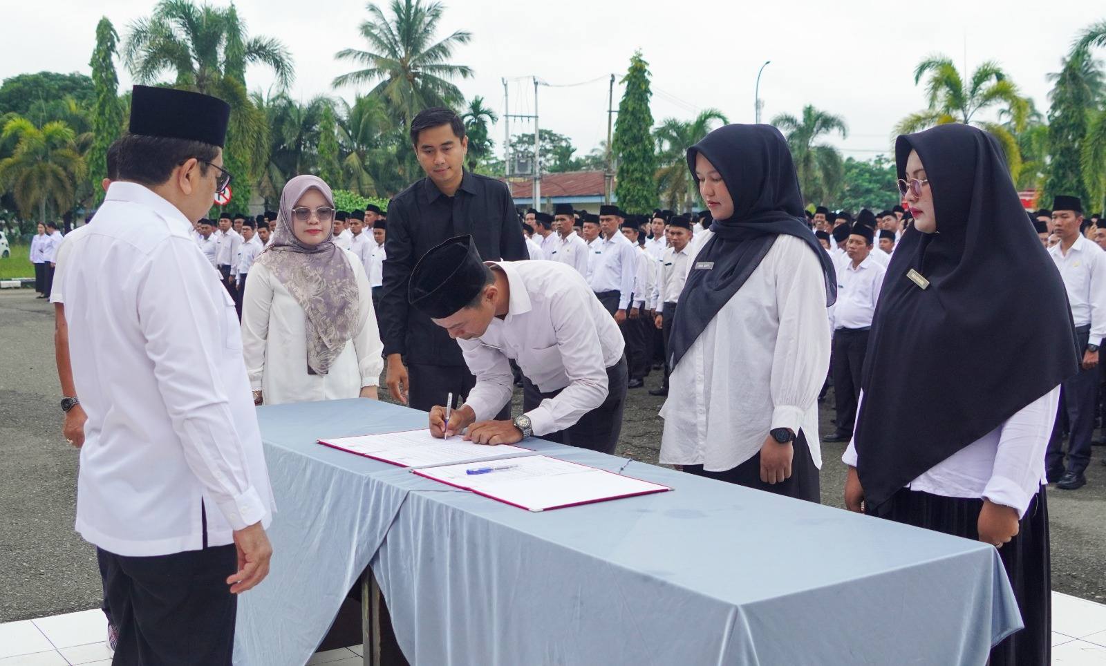 Dharmasraya Lantik Ribuan PPPK, Tekankan Disiplin dan Loyalitas