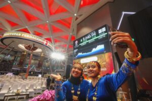 Saham CBRE, COIN, BUVA Pimpin Kenaikan Ribuan Persen di 2025