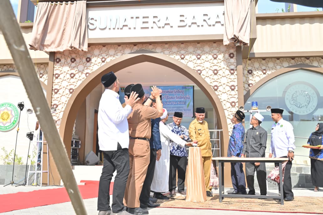 Gubernur Sumbar Resmikan Gedung MUI, Perkuat Peran Ulama