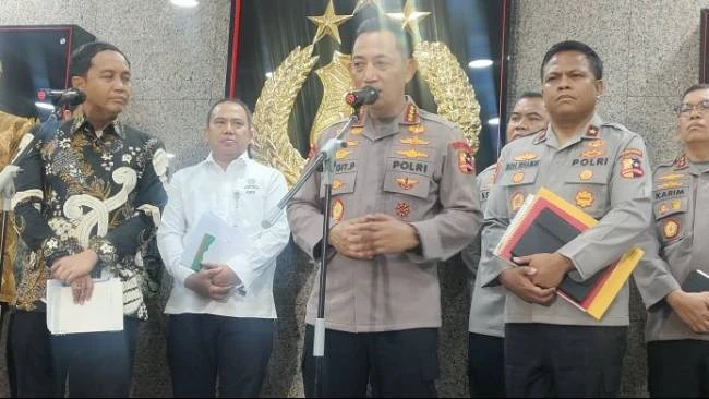 Kapolri Ungkap Jejak Gergaji Mesin di Kayu Gelondongan Banjir Sumatra