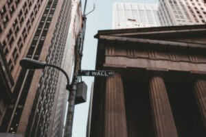 Wall Street Menguat, Saham Teknologi Pimpin Reli di Awal Pekan