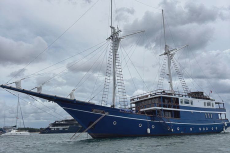 Pelatih Valencia B Meninggal: Kapal Tenggelam Dekat Komodo Merenggut Nyawa