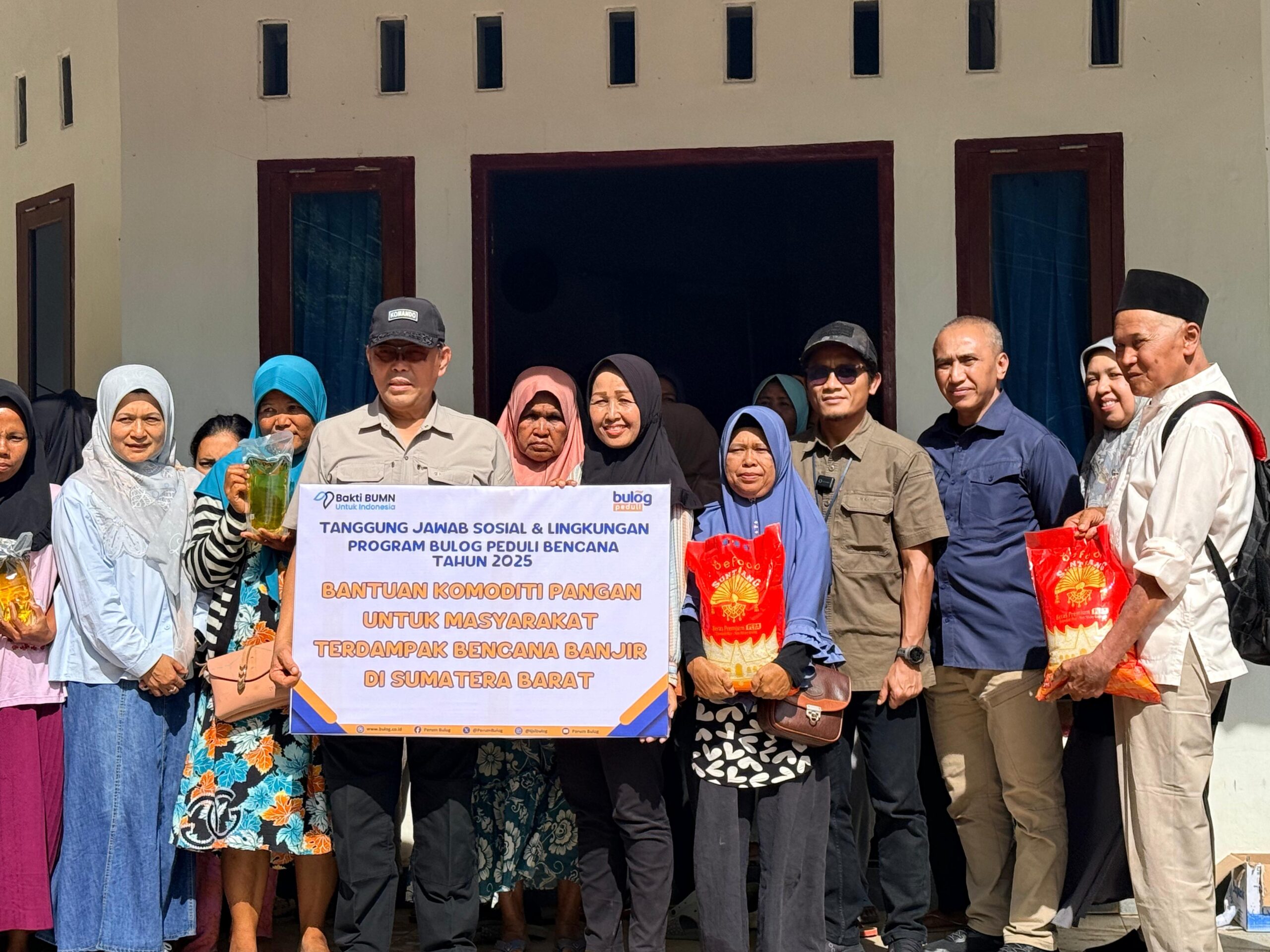 Bulog Salurkan Bantuan Pangan, Pastikan Stok Aman di Sumbar