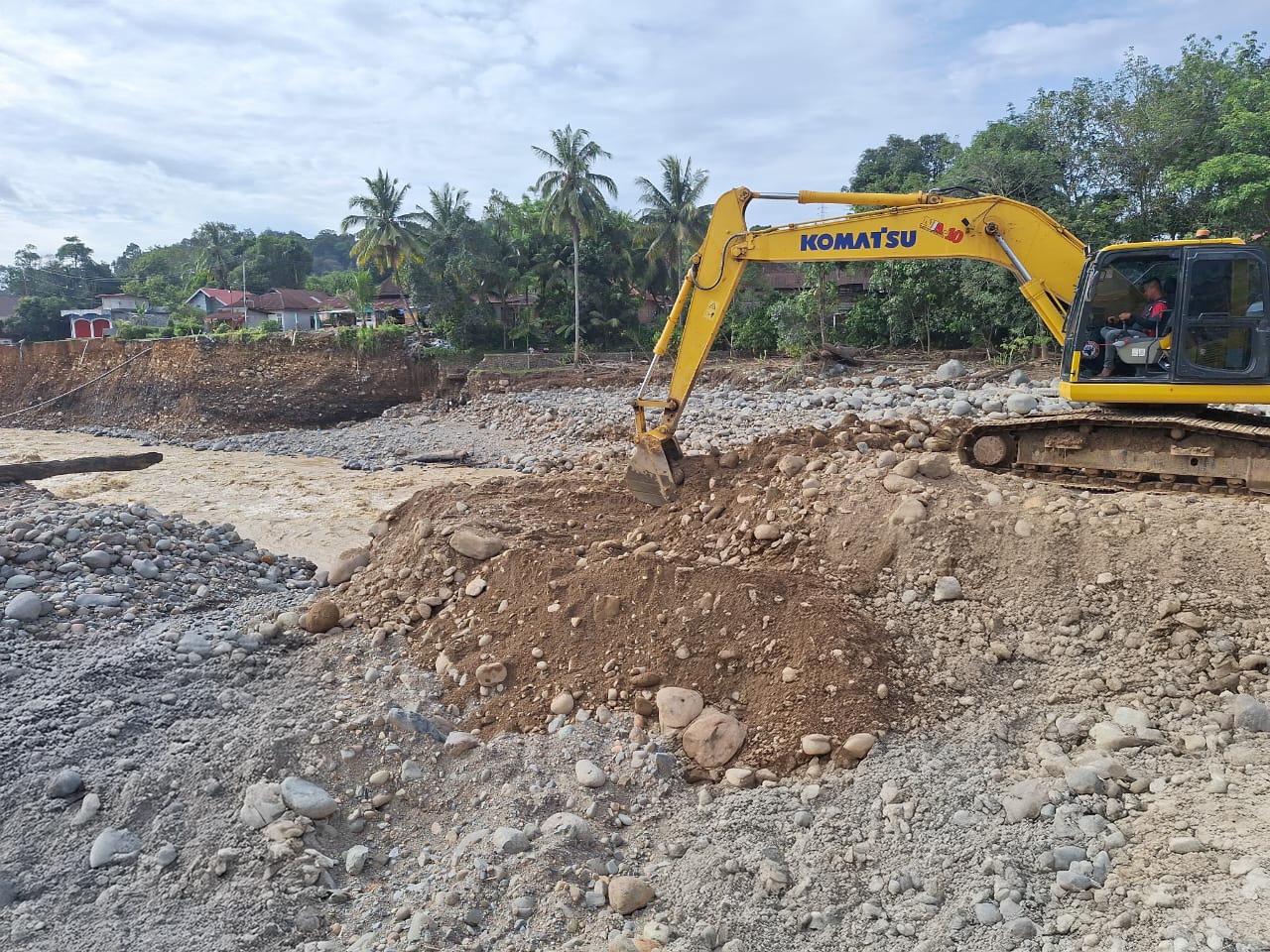 Semen Padang Gerak Cepat, Normalisasi Sungai Atasi Abrasi
