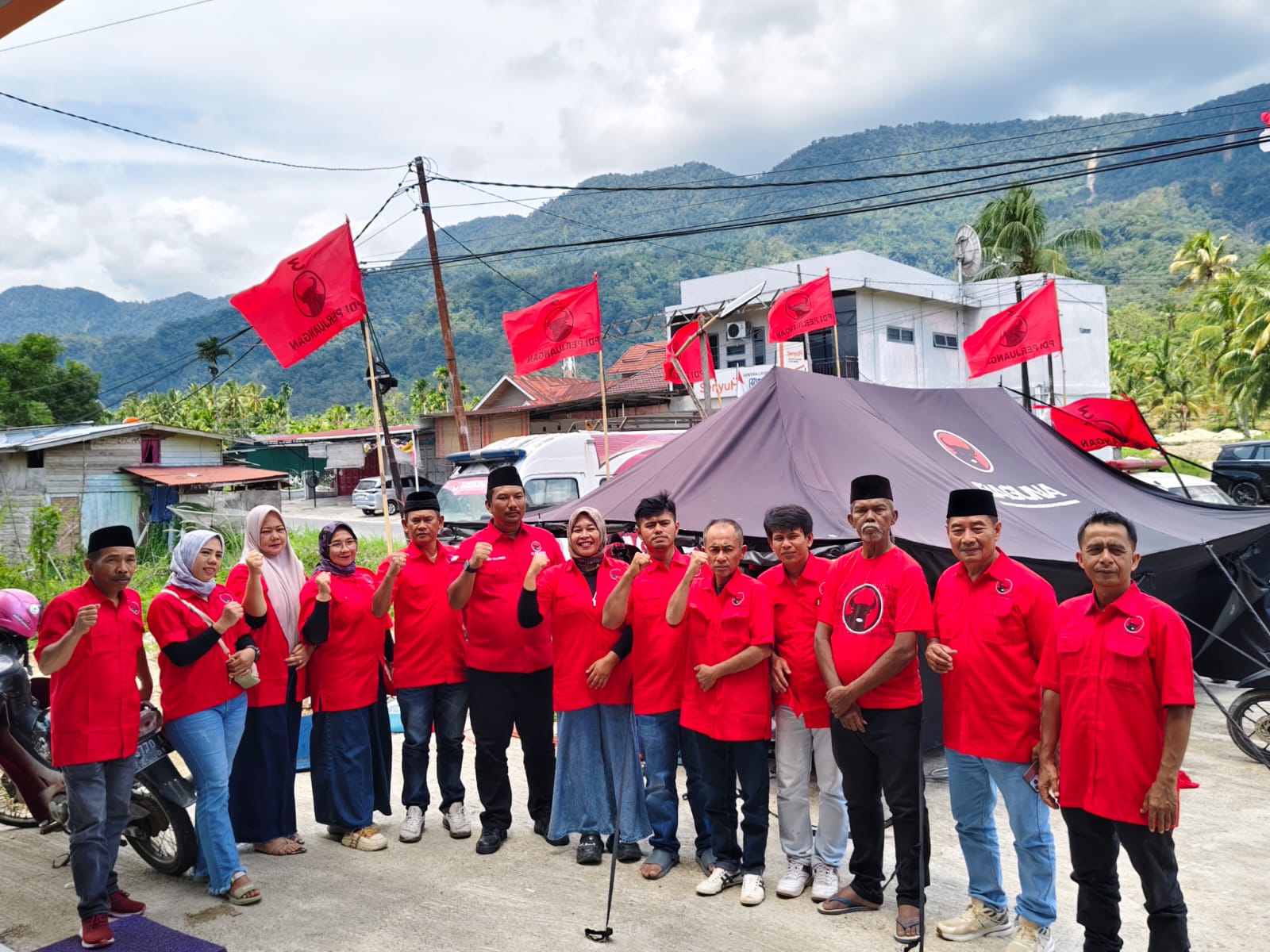 PDI-P Agam Lantik Ketua, Langsung Bantu Korban Bencana