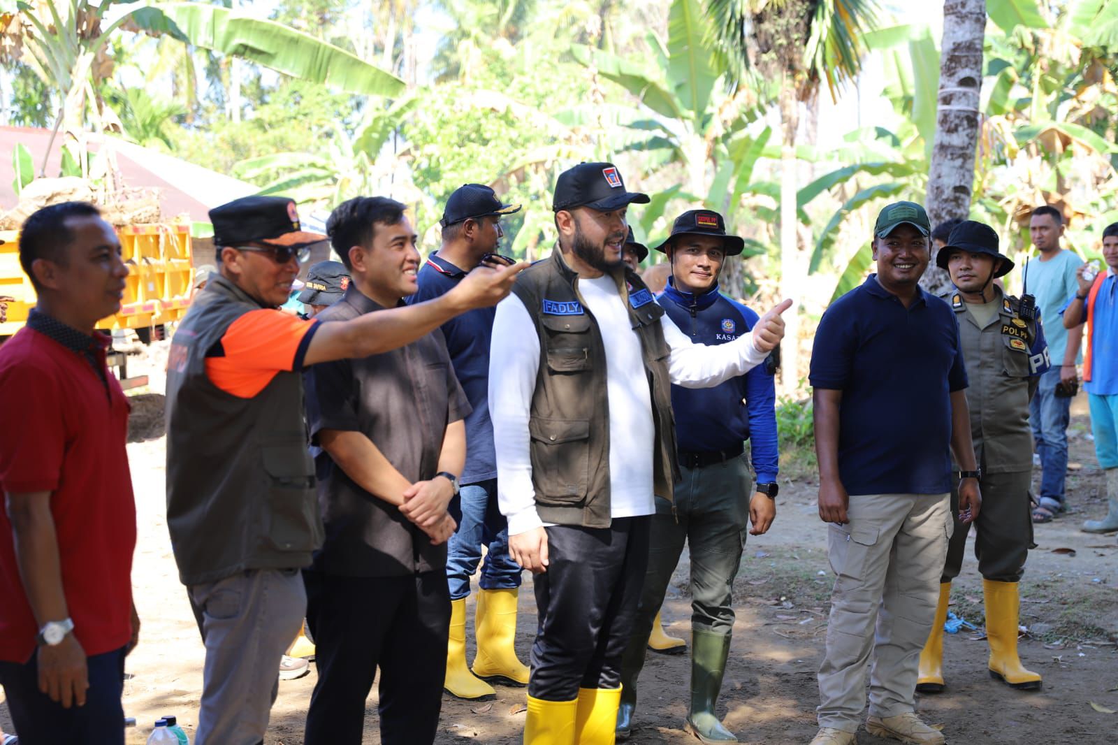 Padang Bangkit: Warga dan Pemko Bersihkan Wilayah Banjir