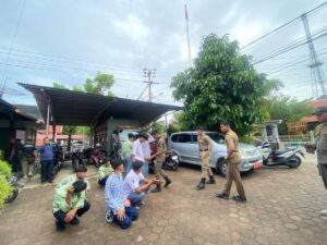Satpol PP Amankan Pelajar Bolos, Warung Jadi Sasaran Razia
